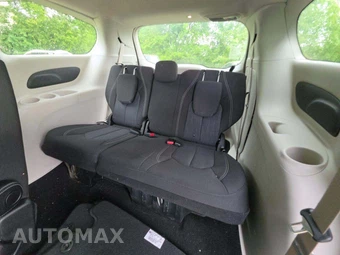 2020 Chrysler Voyager LX 121.6" WB - miniatura 11