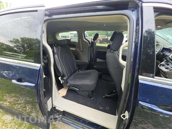2020 Chrysler Voyager LX 121.6" WB - miniatura 14
