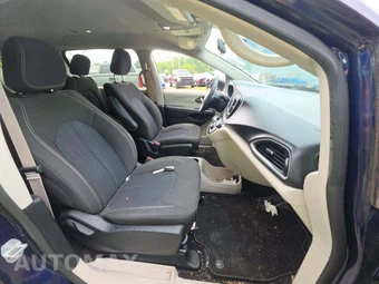 2020 Chrysler Voyager LX 121.6" WB - miniatura 16