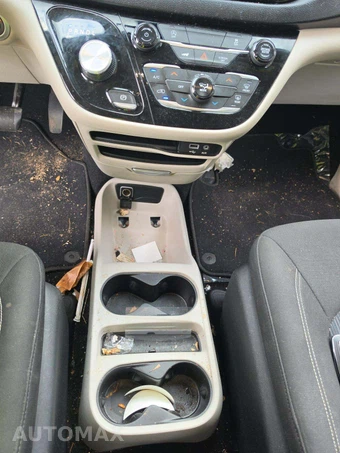 2020 Chrysler Voyager LX 121.6" WB - miniatura 21