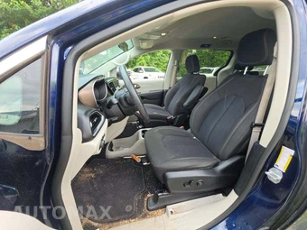2020 Chrysler Voyager LX 121.6" WB - miniatura 3
