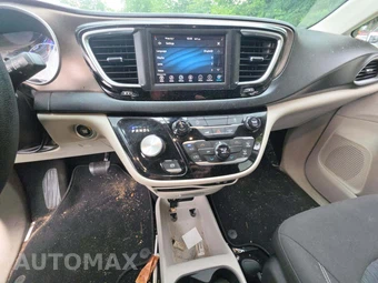 2020 Chrysler Voyager LX 121.6" WB - miniatura 7
