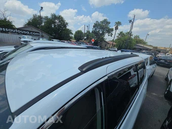 2020 Chrysler Voyager LX 121.6" WB - miniatura 12