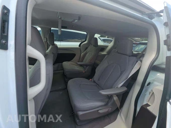 2020 Chrysler Voyager LX 121.6" WB - miniatura 13