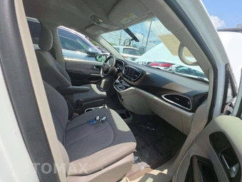2020 Chrysler Voyager LX 121.6" WB - miniatura 19