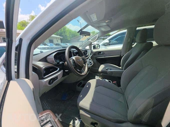 2020 Chrysler Voyager LX 121.6" WB - miniatura 6