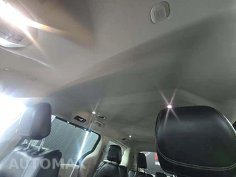 2020 Chrysler Voyager LXi 121.6" WB – miniatura 11