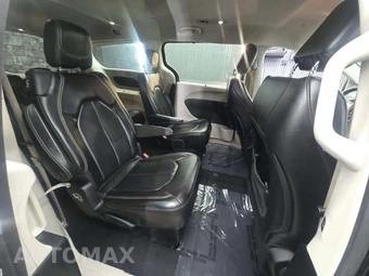 2020 Chrysler Voyager LXi 121.6" WB – miniatura 17