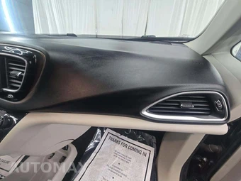 2020 Chrysler Voyager LXi 121.6" WB – miniatura 20