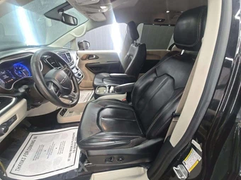 2020 Chrysler Voyager LXi 121.6" WB – miniatura 6