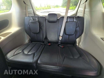2020 Chrysler Voyager LXi 121.6" WB – miniatura 11