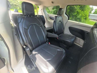 2020 Chrysler Voyager LXi 121.6" WB – miniatura 14