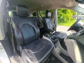 2020 Chrysler Voyager LXi 121.6" WB – miniatura 16