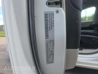 2020 Chrysler Voyager LXi 121.6" WB – miniatura 2