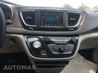 2020 Chrysler Voyager LXi 121.6" WB – miniatura 7