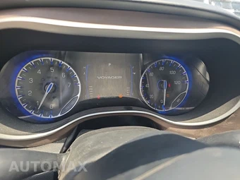2020 Chrysler Voyager LXi 121.6" WB - miniatura 12