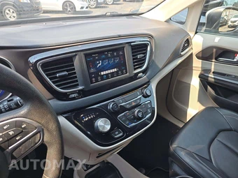 2020 Chrysler Voyager LXi 121.6" WB – miniatura 10