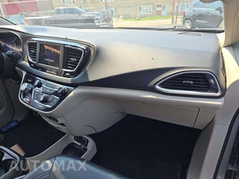 2020 Chrysler Voyager LXi 121.6" WB – miniatura 20