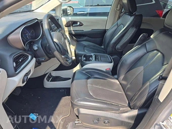 2020 Chrysler Voyager LXi 121.6" WB – miniatura 6