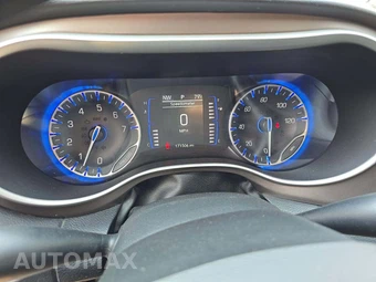 2020 Chrysler Voyager LXi 121.6" WB – miniatura 9