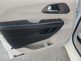 2020 Chrysler Voyager LXi 121.6" WB - miniatura 9
