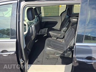 2020 Chrysler Voyager LXi 121.6" WB - miniatura 13