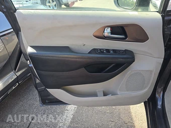2020 Chrysler Voyager LXi 121.6" WB - miniatura 9