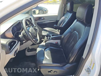 2020 Chrysler Voyager LXi 121.6" WB – miniatura 7