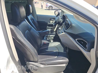 2020 Chrysler Voyager LXi 121.6" WB – miniatura 8