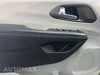 2020 Chrysler Voyager LXi 121.6" WB - miniatura 9