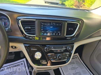 2020 Chrysler Voyager LXi 121.6" WB - miniatura 10