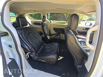 2020 Chrysler Voyager LXi 121.6" WB - miniatura 17