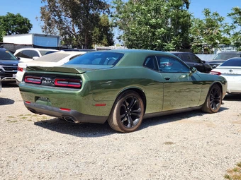 2020 Dodge Challenger R/T - miniatura 3