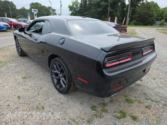 2020 Dodge Challenger SXT – miniatura 2