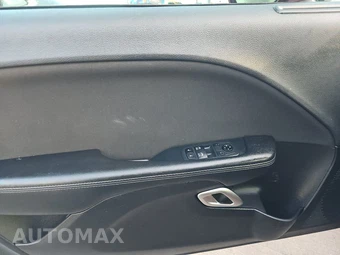 2020 Dodge Challenger SXT – miniatura 9
