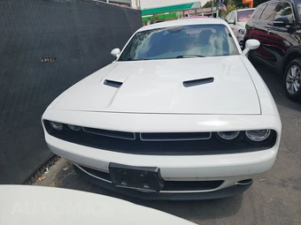 2020 Dodge Challenger SXT - miniatura 2