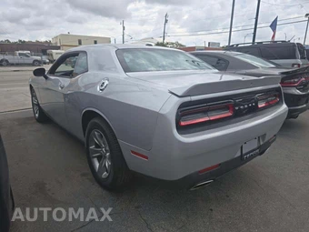 2020 Dodge Challenger SXT – miniatura 2