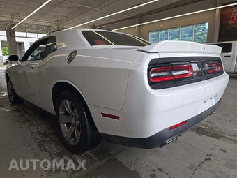 2020 Dodge Challenger SXT - miniatura 2