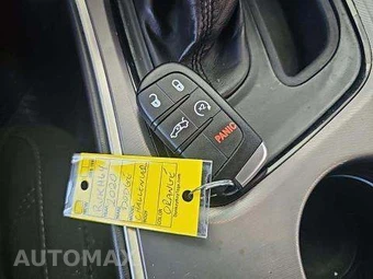 2020 Dodge Challenger SXT – miniatura 9