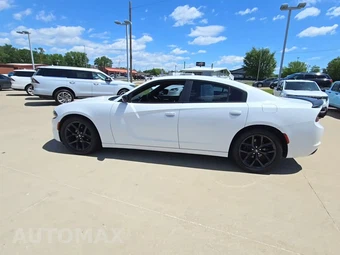 2020 Dodge Charger SXT – miniatura 3