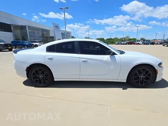 2020 Dodge Charger SXT – miniatura 5