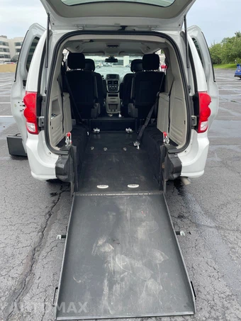 2020 Dodge Grand Caravan SE 121.2" WB - miniatura 17