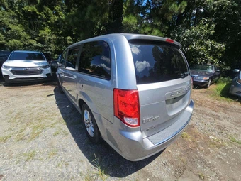 2020 Dodge Grand Caravan SE 121.2" WB - miniatura 2
