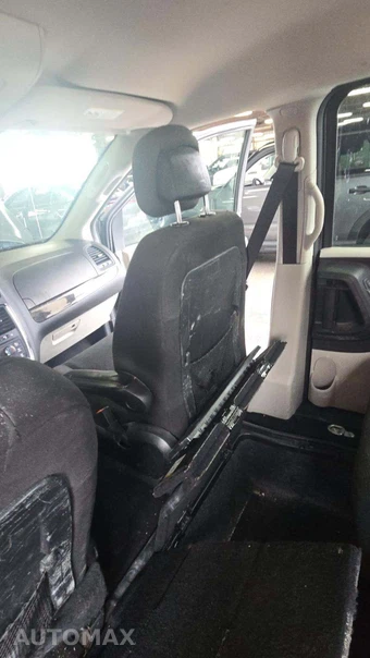 2020 Dodge Grand Caravan SE 121.2" WB - miniatura 26