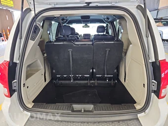 2020 Dodge Grand Caravan SXT 121.2" WB - miniatura 17