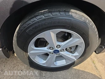 2020 Ford Edge SE - miniatura 9