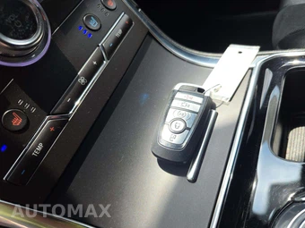 2020 Ford Edge ST - miniatura 8