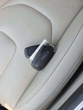 2020 Ford Edge Titanium – miniatura 5