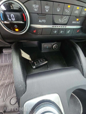 2020 Ford Escape Hybrid Titanium - miniatura 8