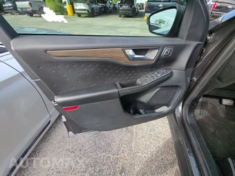 2020 Ford Escape Hybrid Titanium – miniatura 9